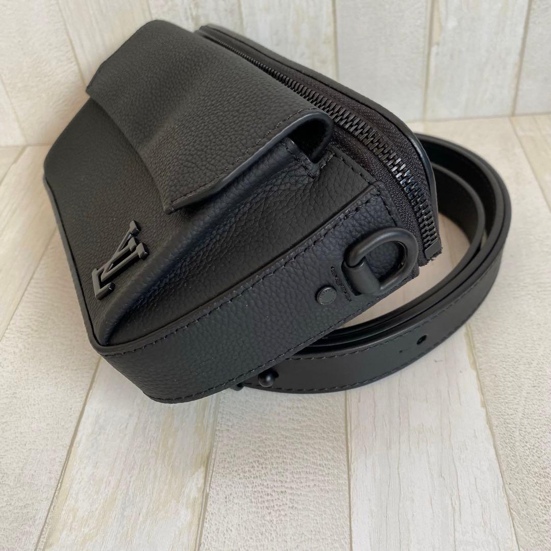 極美品　ルイヴィトン　LV パイロット　ウェアラブル　ウォレット　黒　4K32