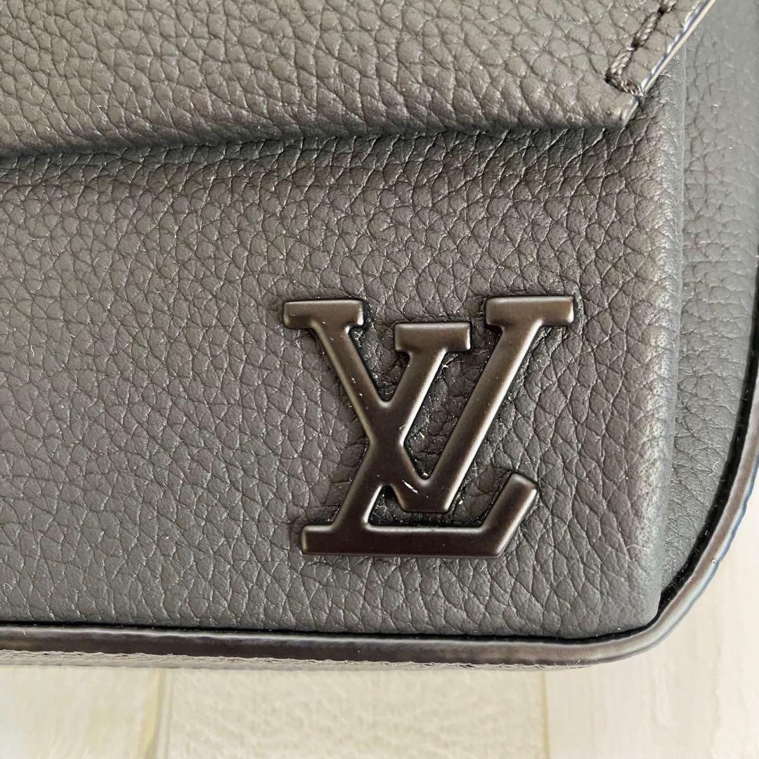 極美品　ルイヴィトン　LV パイロット　ウェアラブル　ウォレット　黒　4K32