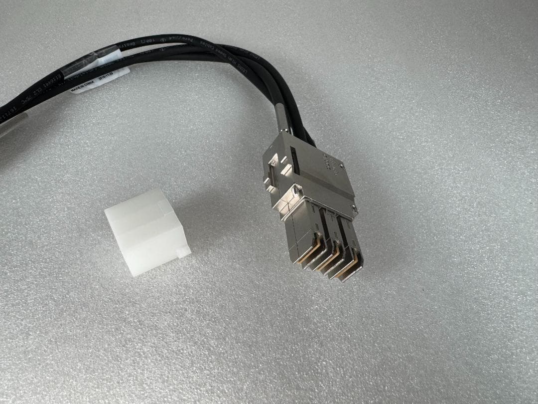 【新品 送料無料】Cisco スタッキングケーブル STACK-T1-50CM②