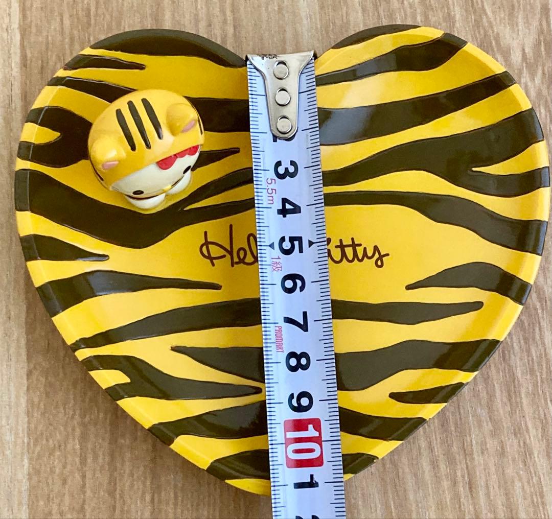 希少 サンリオ ハローキティ ハート型小物入れ ヒョウ柄キティちゃん2002年