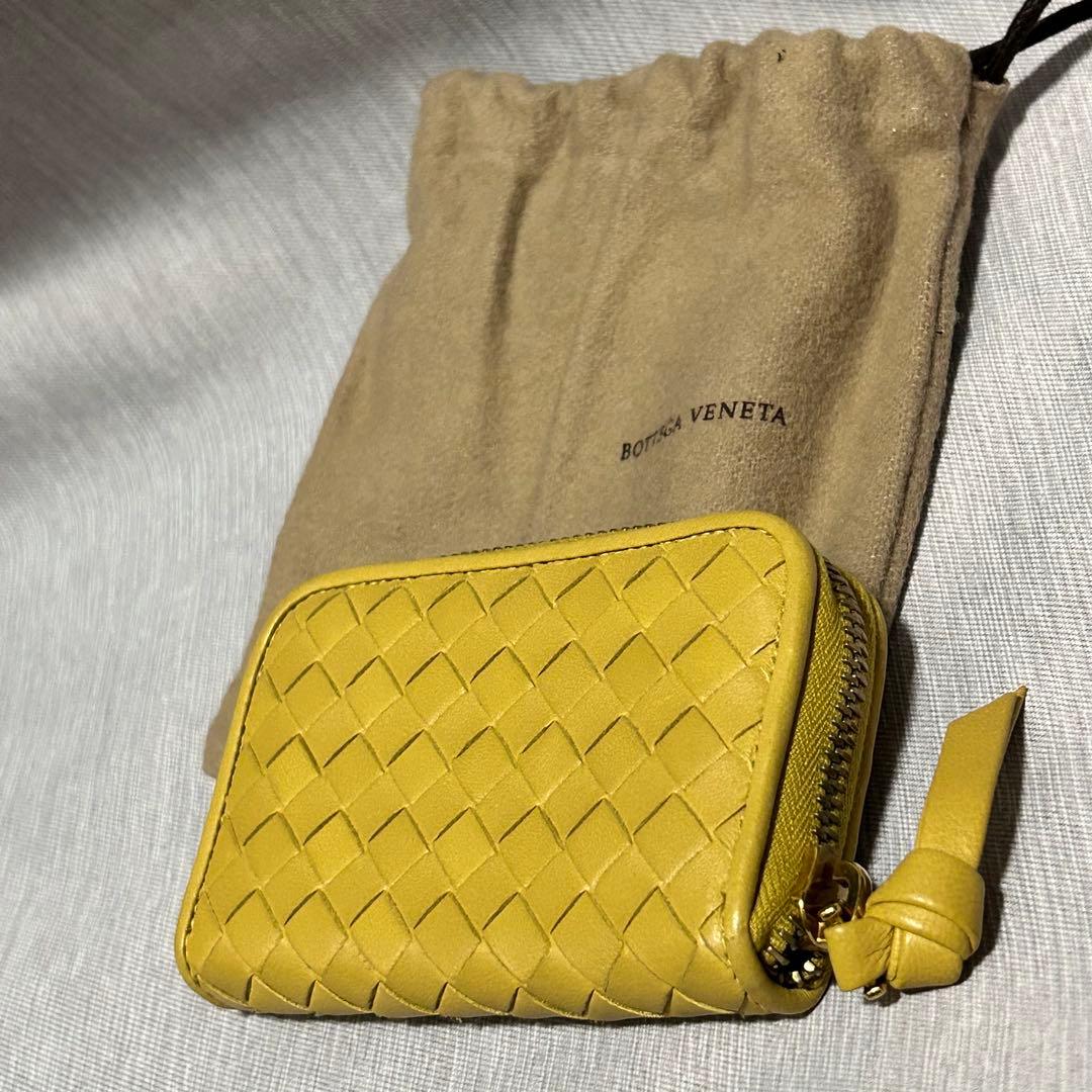 BOTTEGA VENETA イントレチャート ケース マスタードカラー