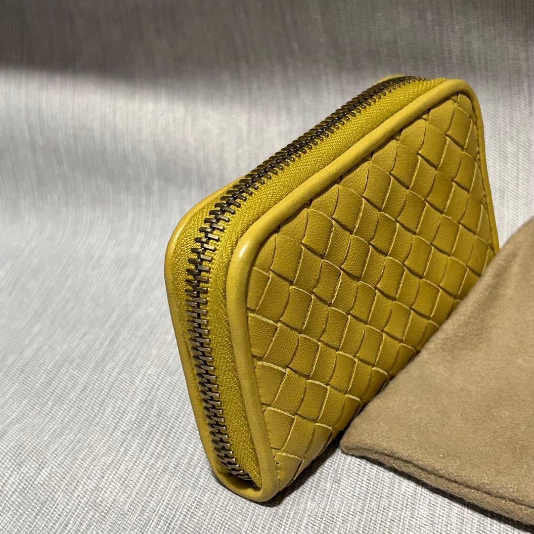 BOTTEGA VENETA イントレチャート ケース マスタードカラー