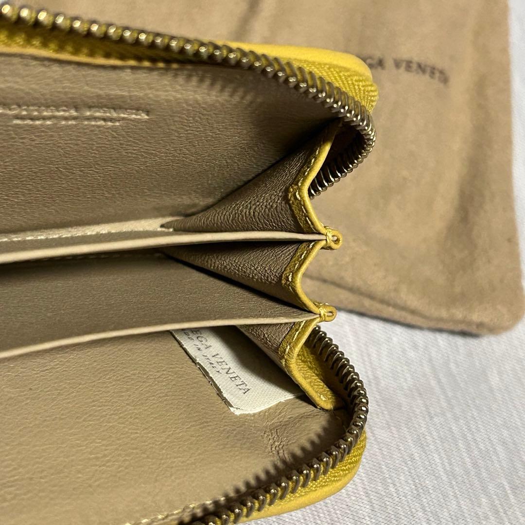 BOTTEGA VENETA イントレチャート ケース マスタードカラー