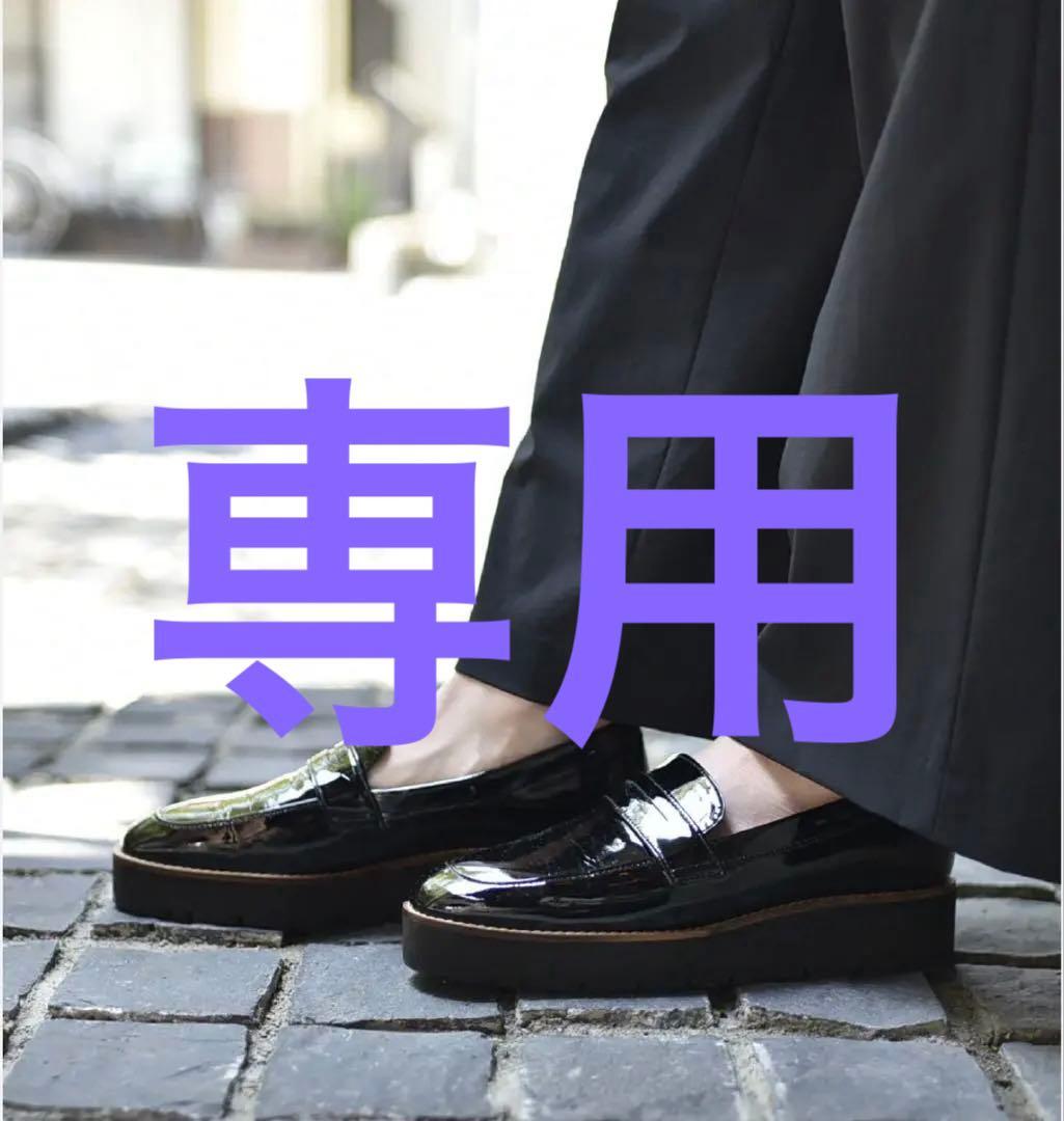 OUR エナメルレザーのローファーシューズ