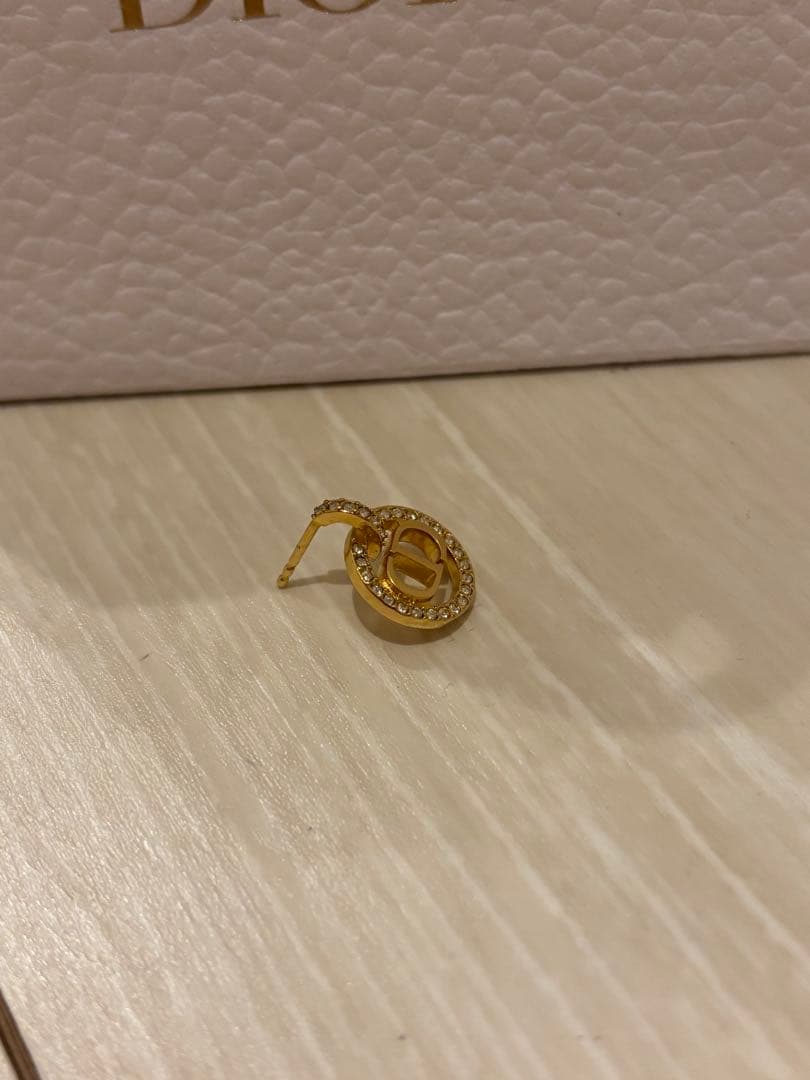 Dior ゴールド CD ロゴ ピアス(片耳用)