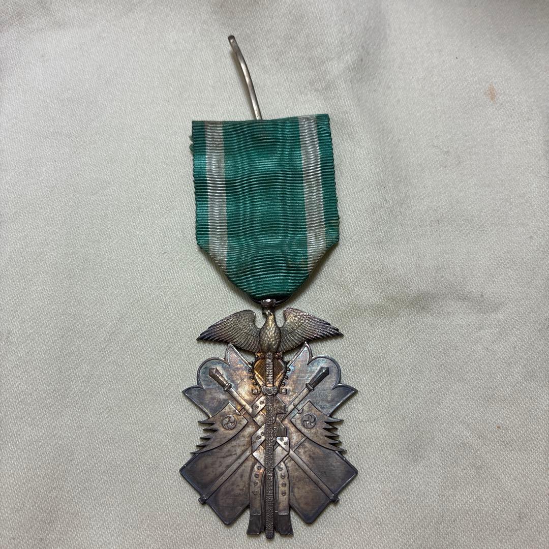 旧日本軍　功七級金鵄　　箱付き