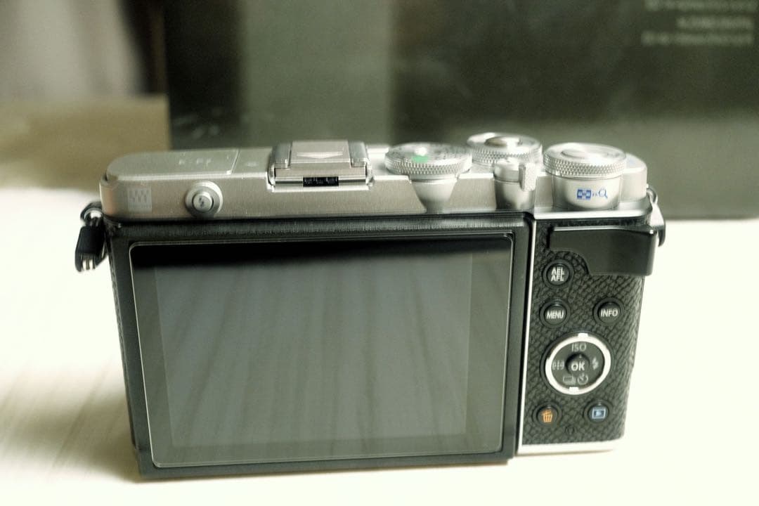 【美品 / 保証書あり】オリンパス PEN E-P7 EZダブルズームキット