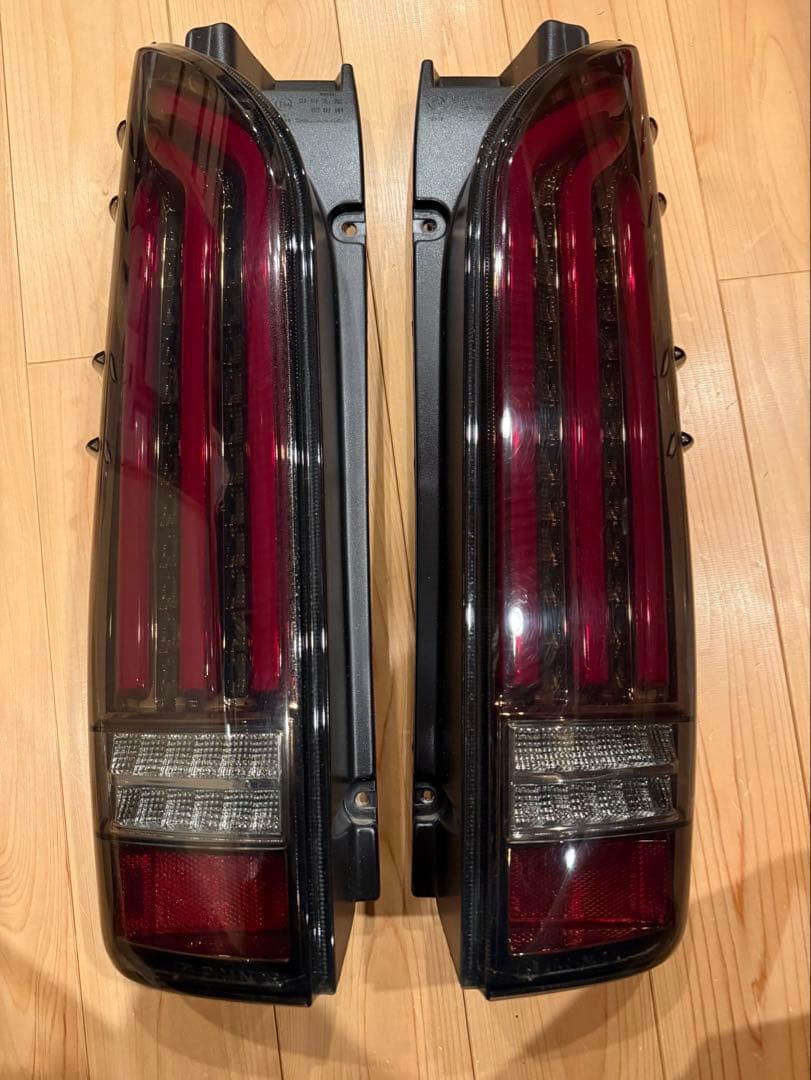 【廃盤】ハイエース200系Valenti×レガンスコラボ　テールランプ