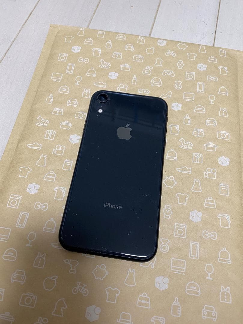 Apple iPhone XR ブラック本体（フィルム貼付、ケース付き）64GB
