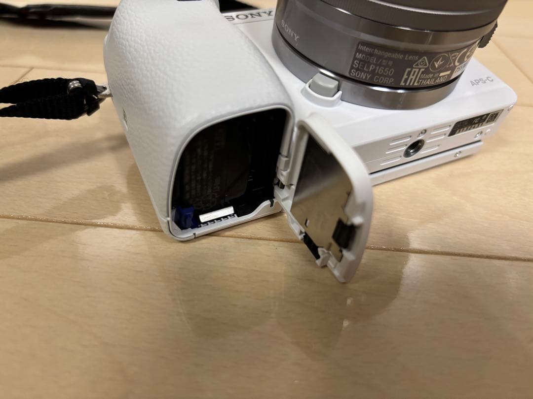 【Webb leen】SONYα6000ダブルズームレンズキット（白）