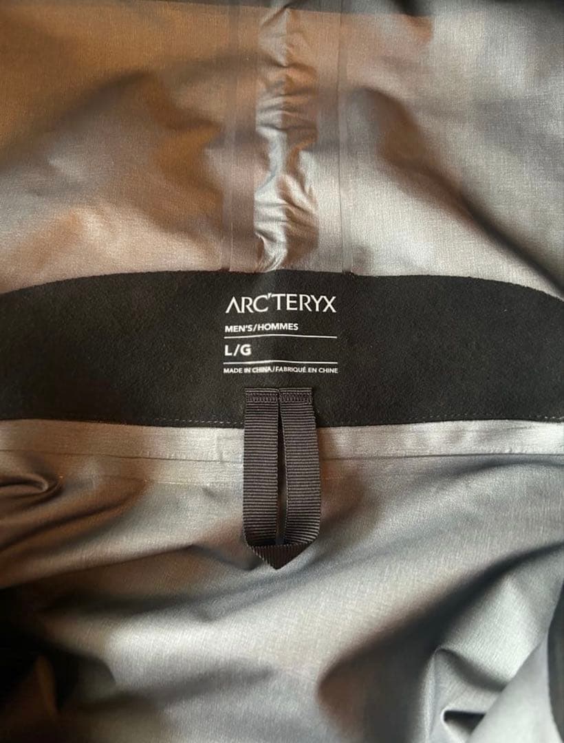 ほぼ未使用24 Arc’teryx Alpha SV L Black 黒