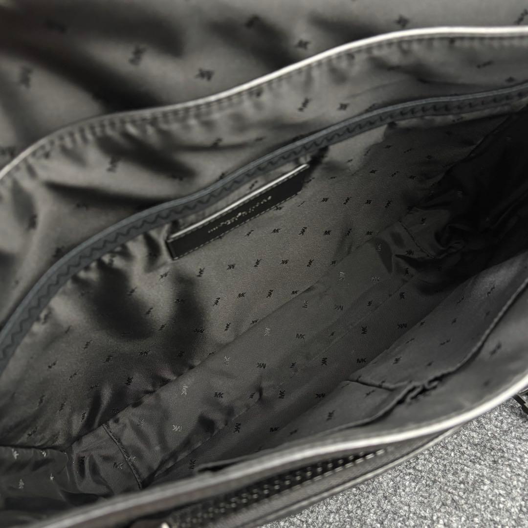 美品✨マイケルコース　レザー メッセンジャーバッグ ブラック シボ　シルバー金具