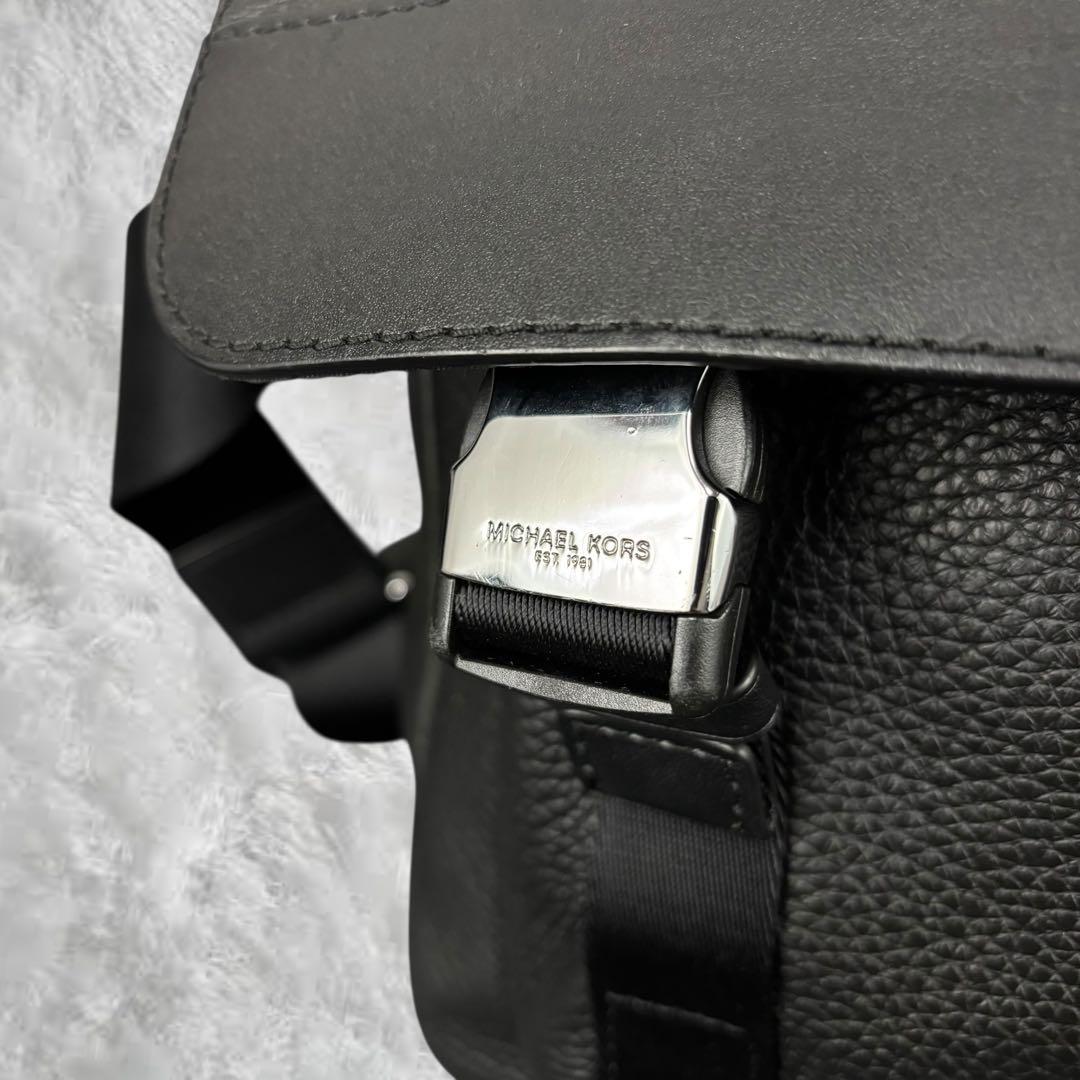 美品✨マイケルコース　レザー メッセンジャーバッグ ブラック シボ　シルバー金具