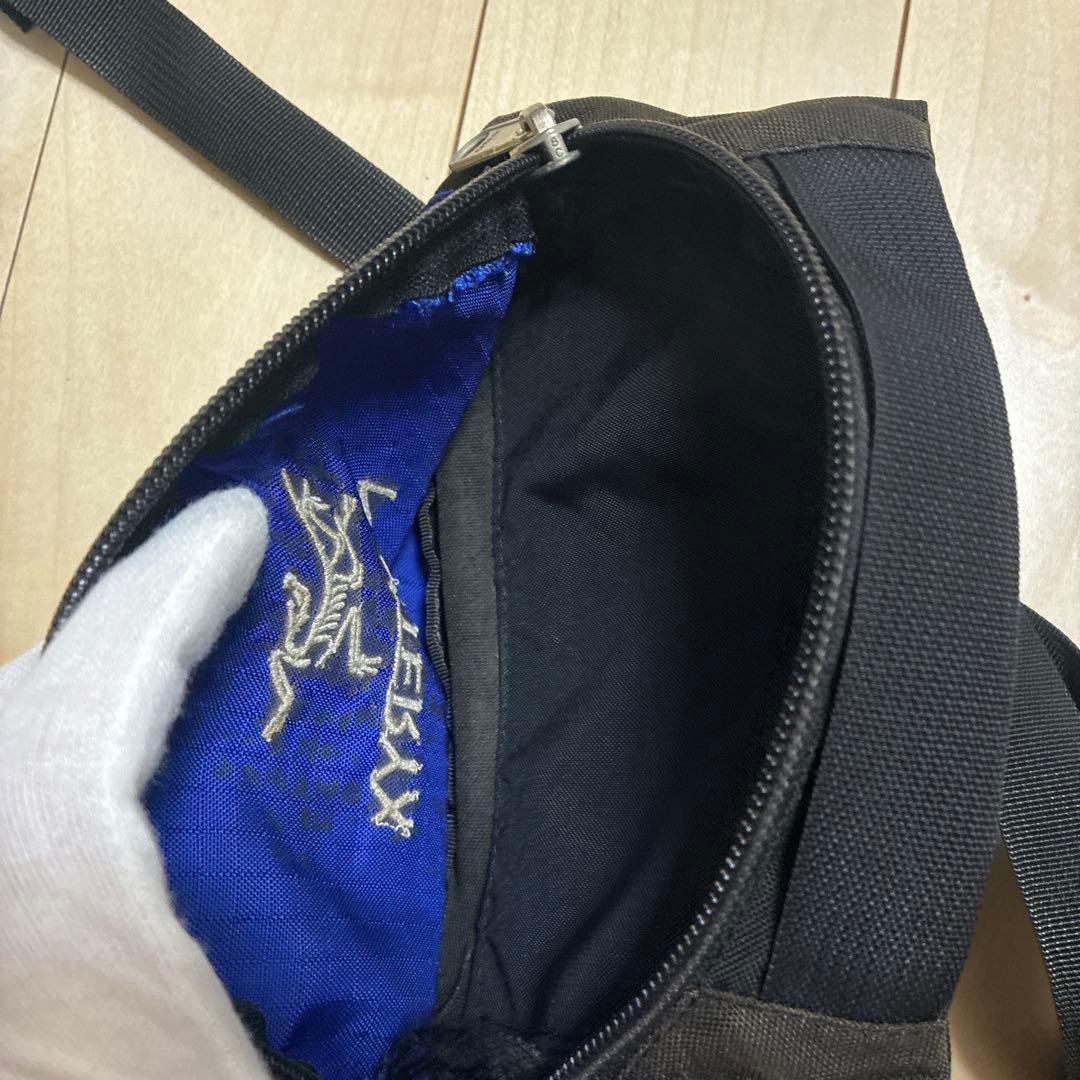 良品国内正規品　アークテリクス アーバンファニー　カナダ製　ブルー　ブラック