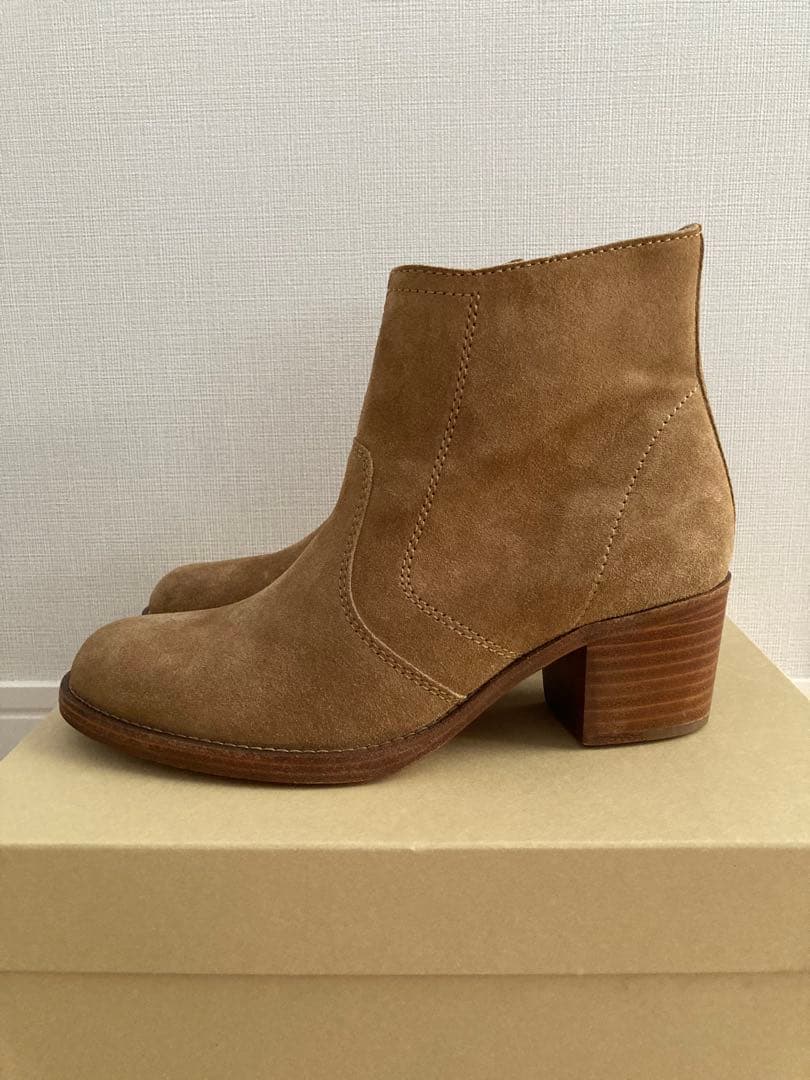 新品未使用　A.P.C. スエードショートブーツ　37 ワンピースコーデにも