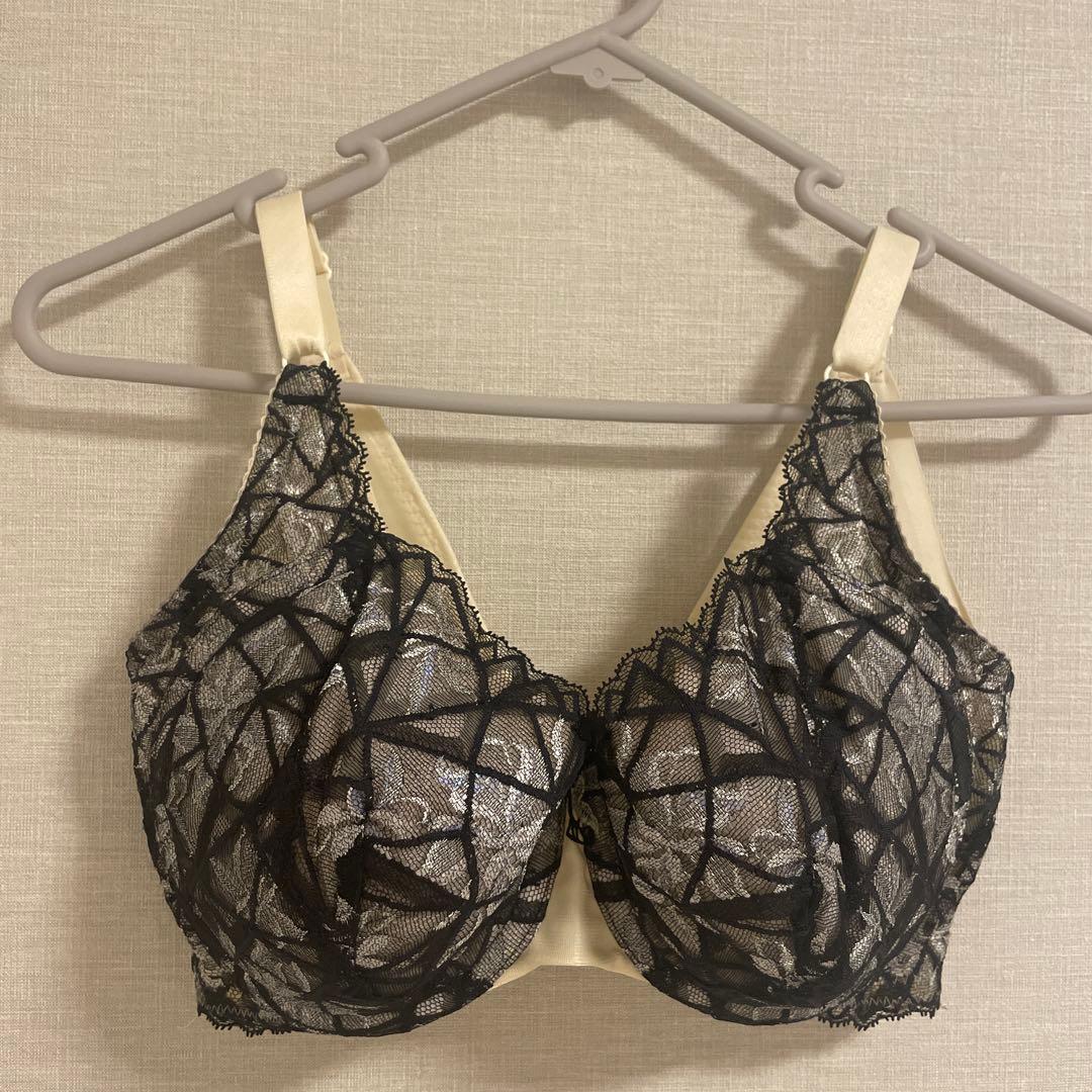 し*ー様 【マルコ】限定色カレスパルフィネホワイト　フルカップショートブラE75