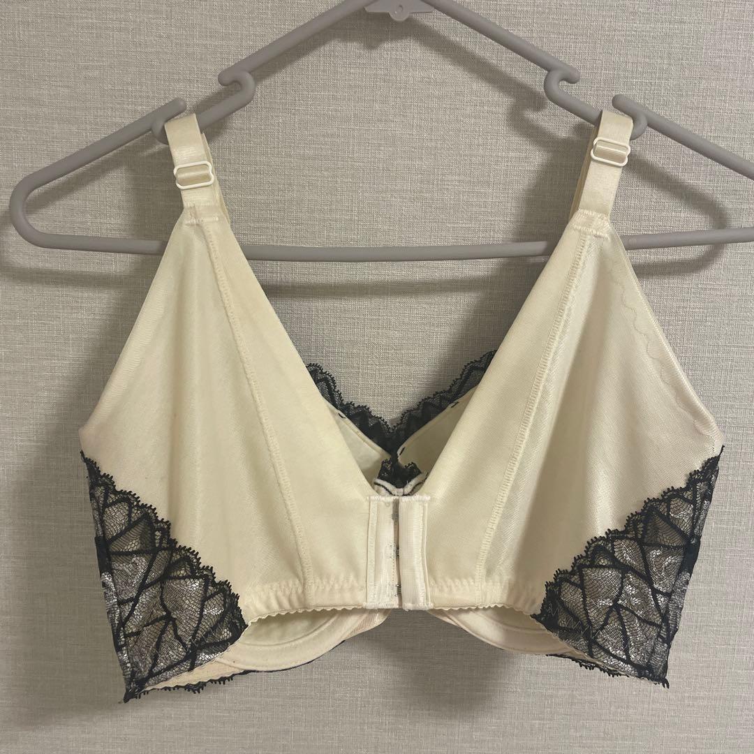 し*ー様 【マルコ】限定色カレスパルフィネホワイト　フルカップショートブラE75