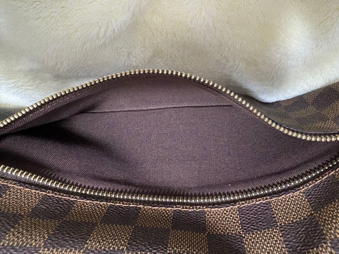 ルイヴィトンのダミエ柄のボディバッグ・ウエストポーチ