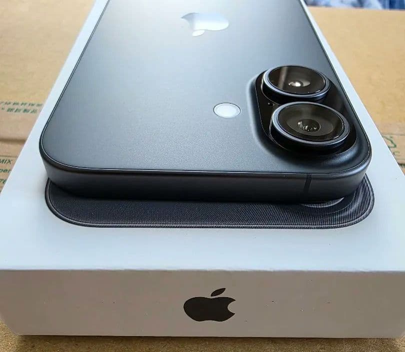 Apple iPhone 17 ブラック SIMフリー 256GB　おまけ付き