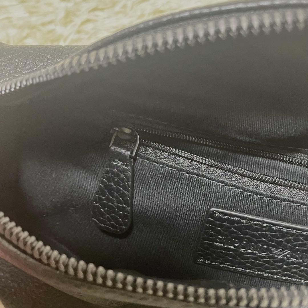 EMPORIO ARMANI ボディーバッグ　ブラック　【美品】ブラック　レザー