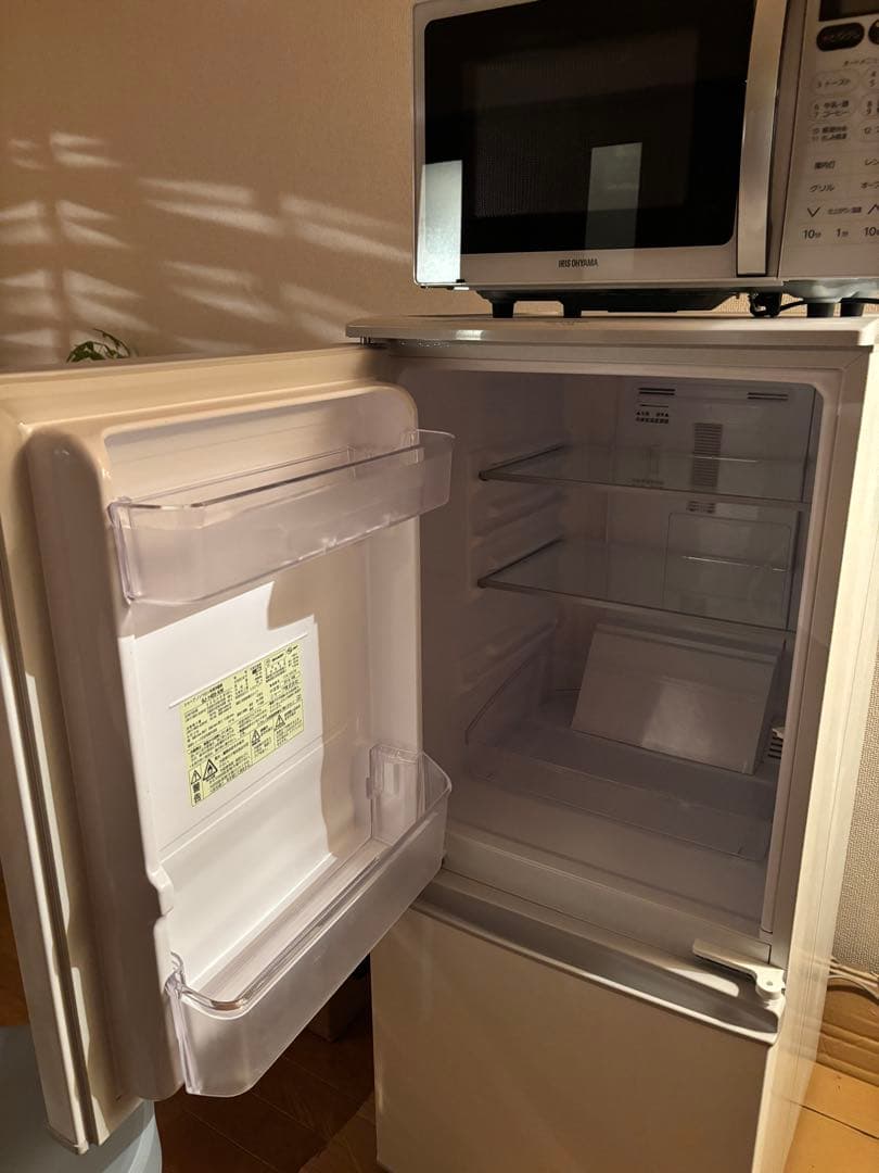 一人暮らし　冷蔵庫　ホワイト　SHARP 137L SJ-14E6