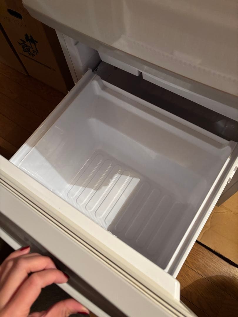 一人暮らし　冷蔵庫　ホワイト　SHARP 137L SJ-14E6