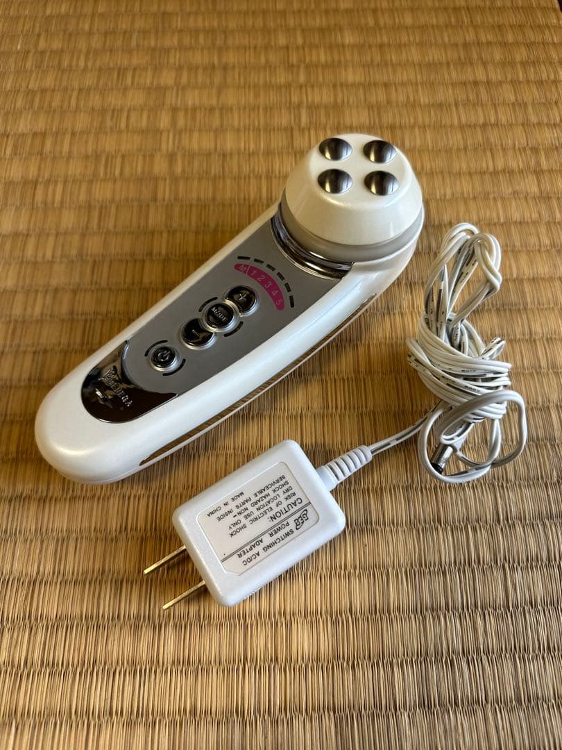 【セルキュア4tプラス】 美顔器 本体+充電器のみ