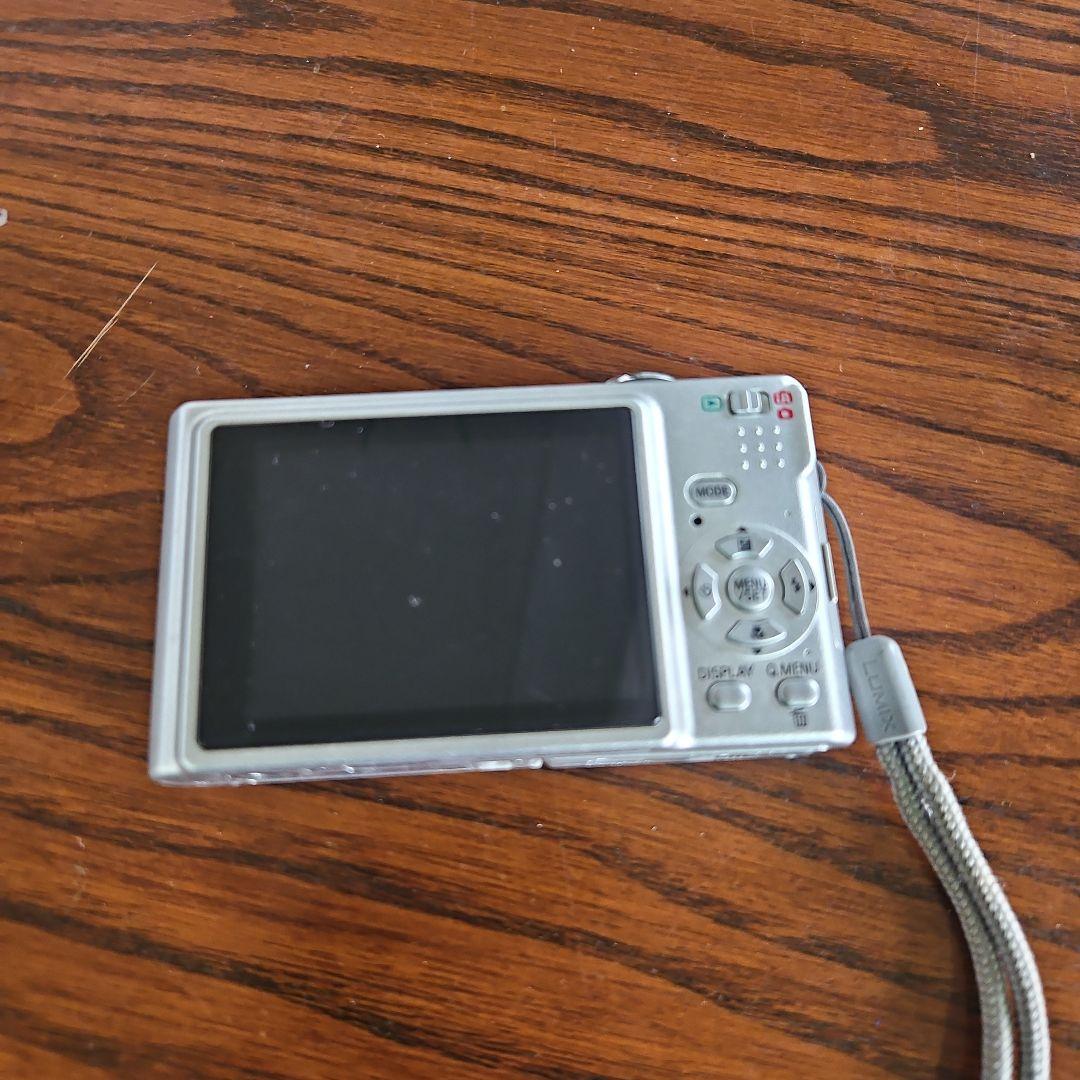 Nikon COOLPIX S3300 デジタルカメラLUMIXカメラ。２台