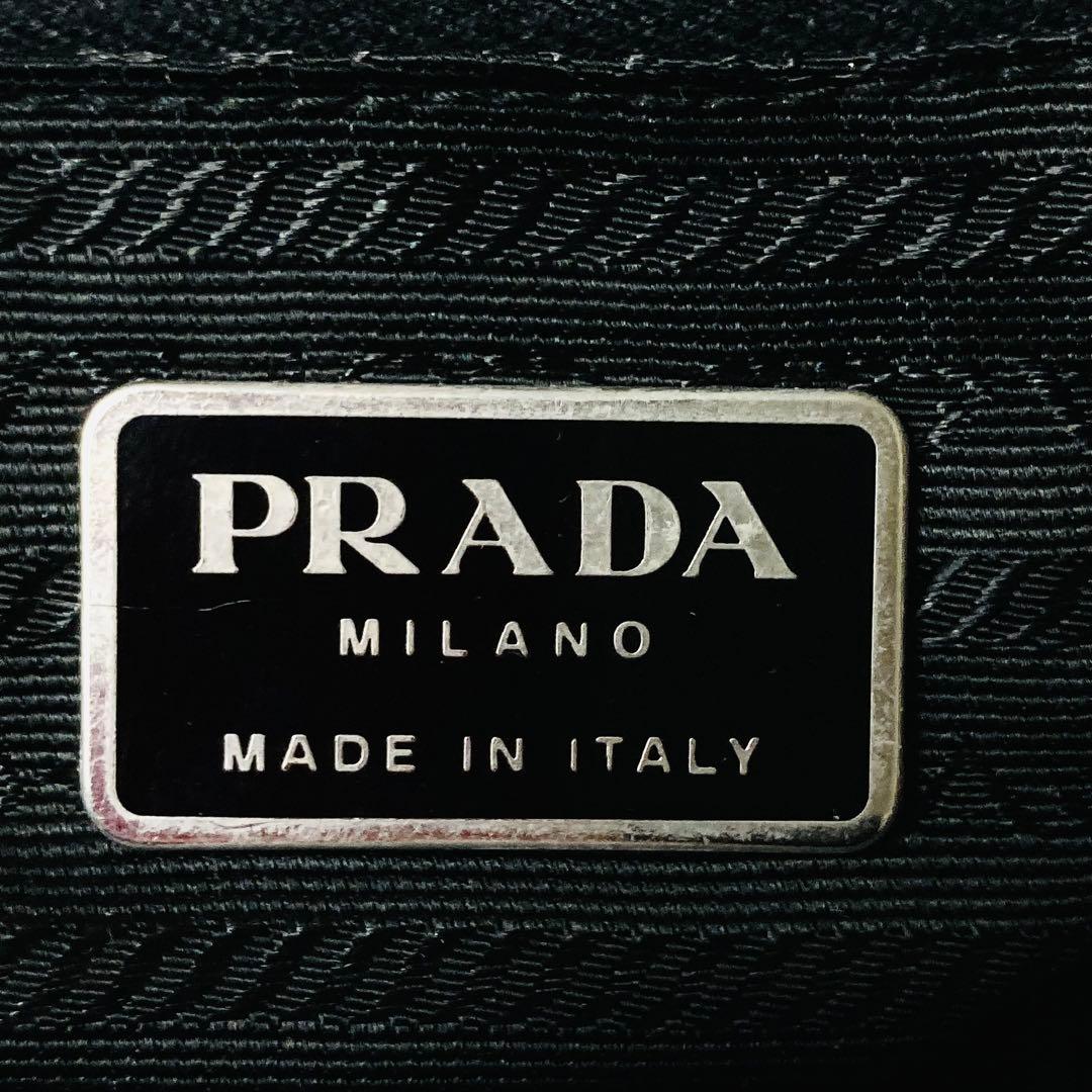 プラダ 三角プレート カメラバッグ ボディバッグ