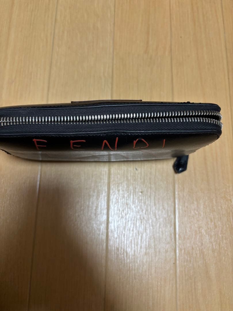 FENDI フェンディー　長財布　メンズ　ジップ　黒
