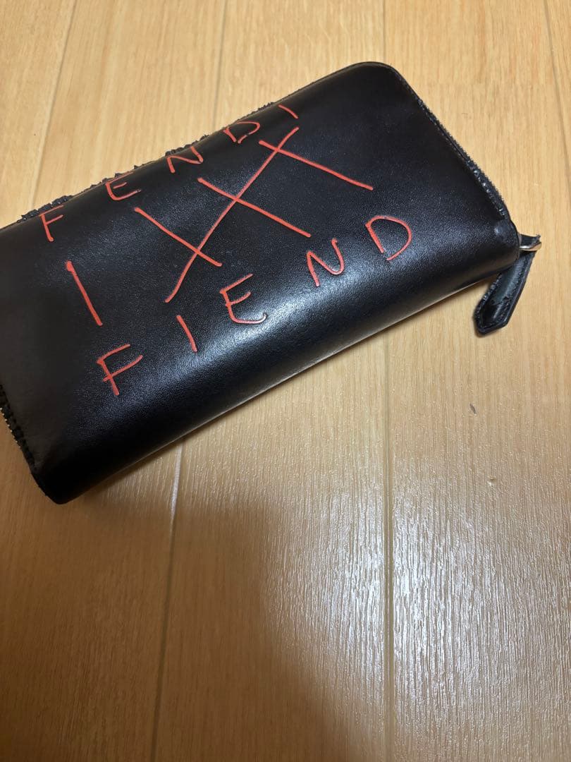 FENDI フェンディー　長財布　メンズ　ジップ　黒