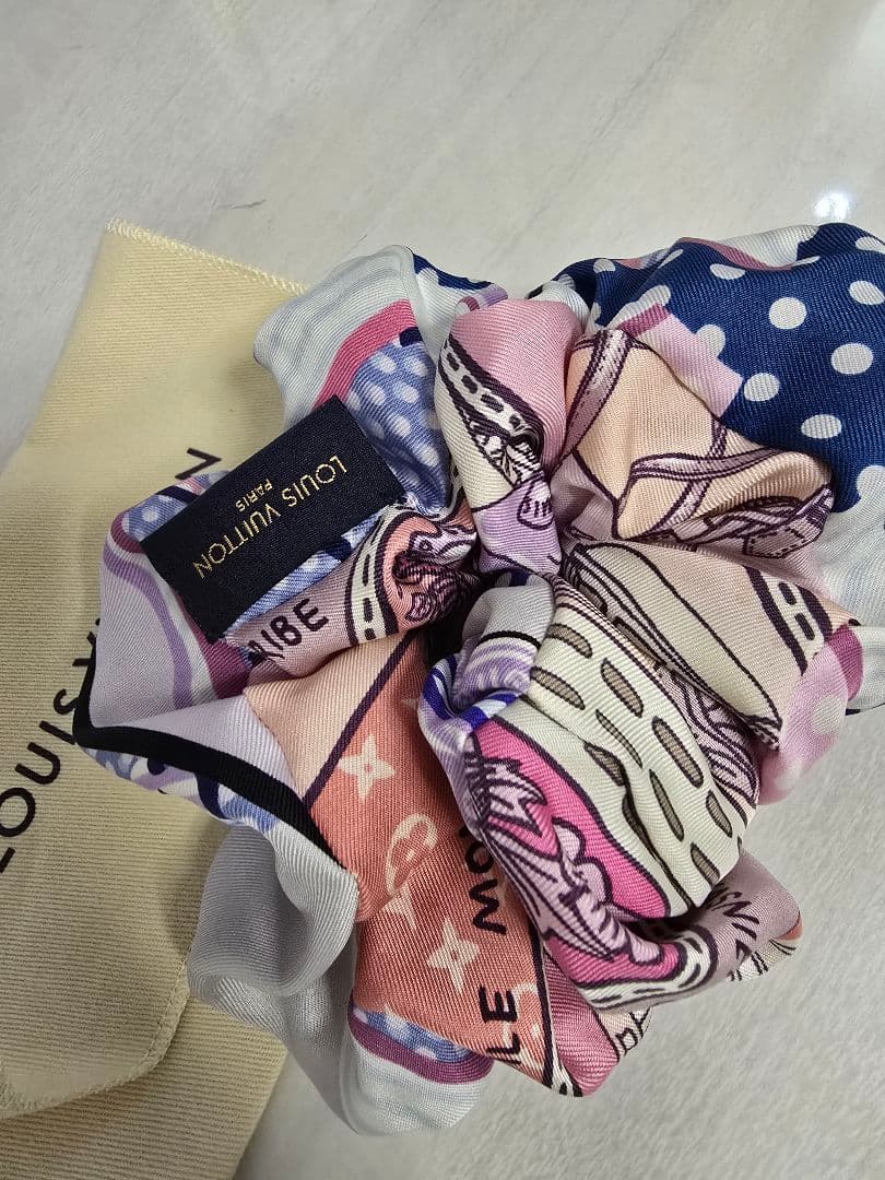 LOUIS VUITTON シルクシュシュ