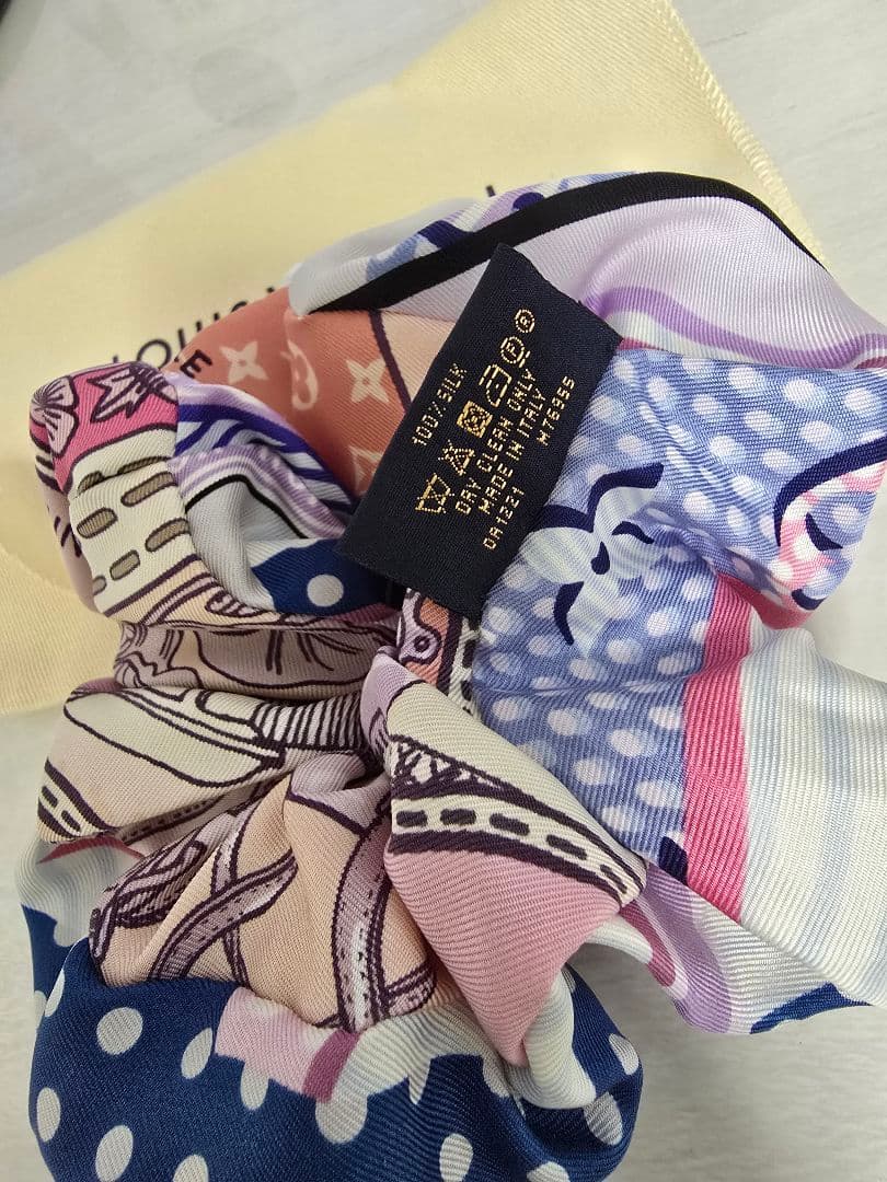 LOUIS VUITTON シルクシュシュ