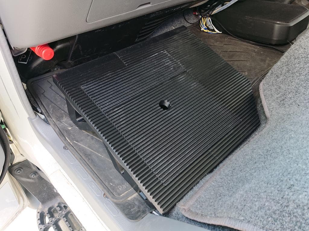 TOYOTA カムロード・ダイナ用　助手席側専用フットレスト（足置き）