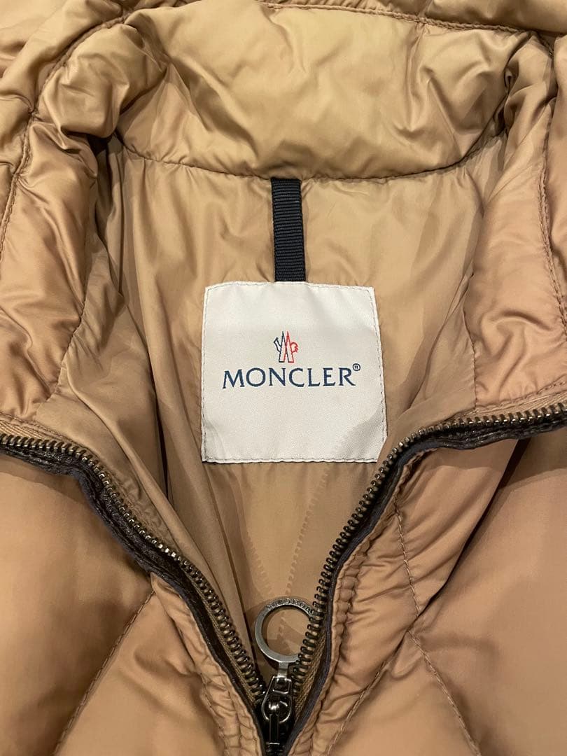 MONCLER ベージュ ダウンジャケット