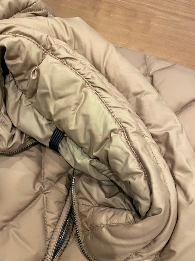 MONCLER ベージュ ダウンジャケット
