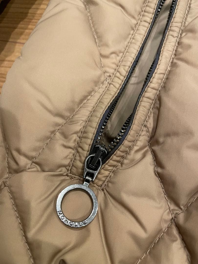 MONCLER ベージュ ダウンジャケット