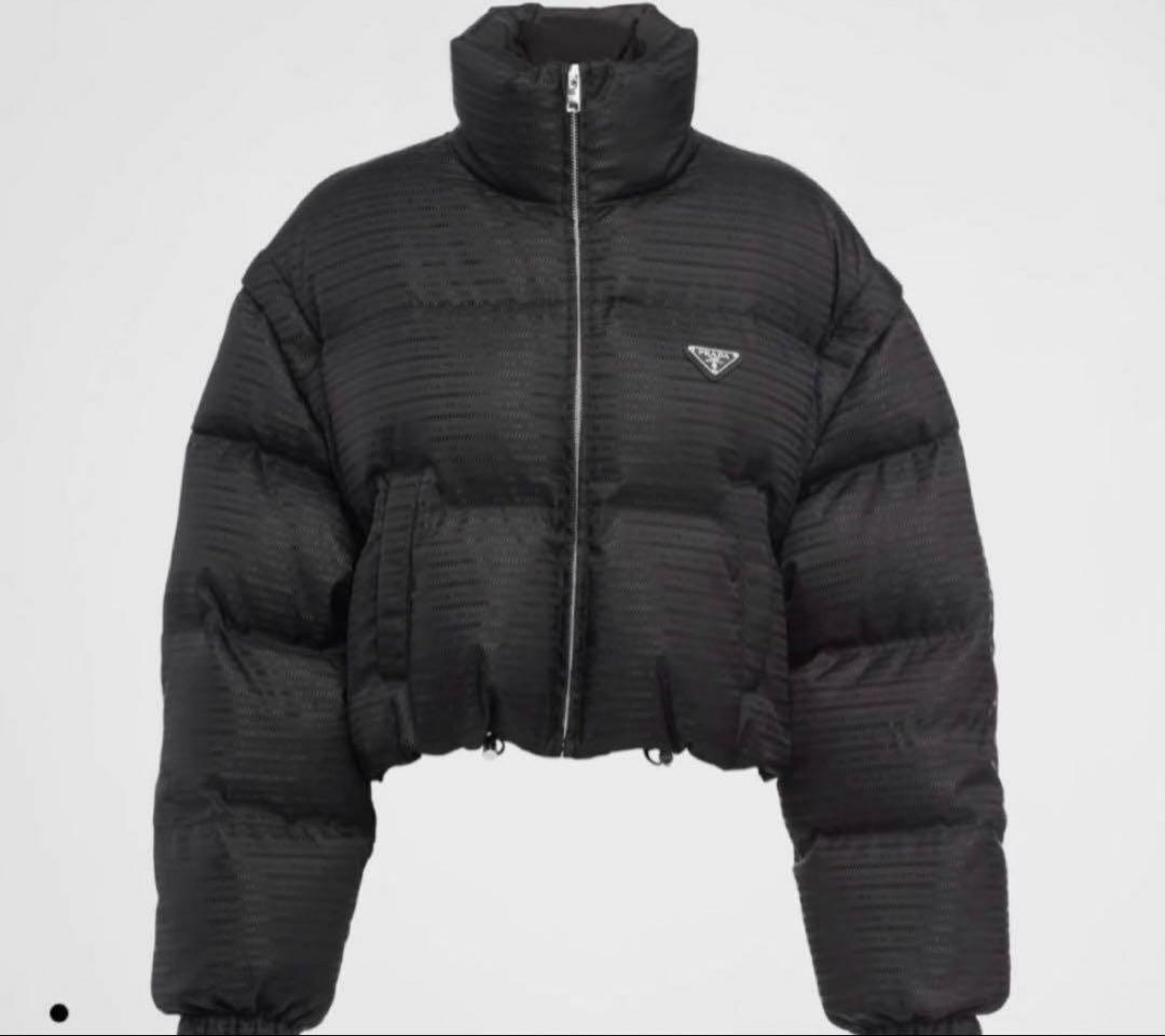 PRADA Re-Nylon クロップド ダウンジャケット