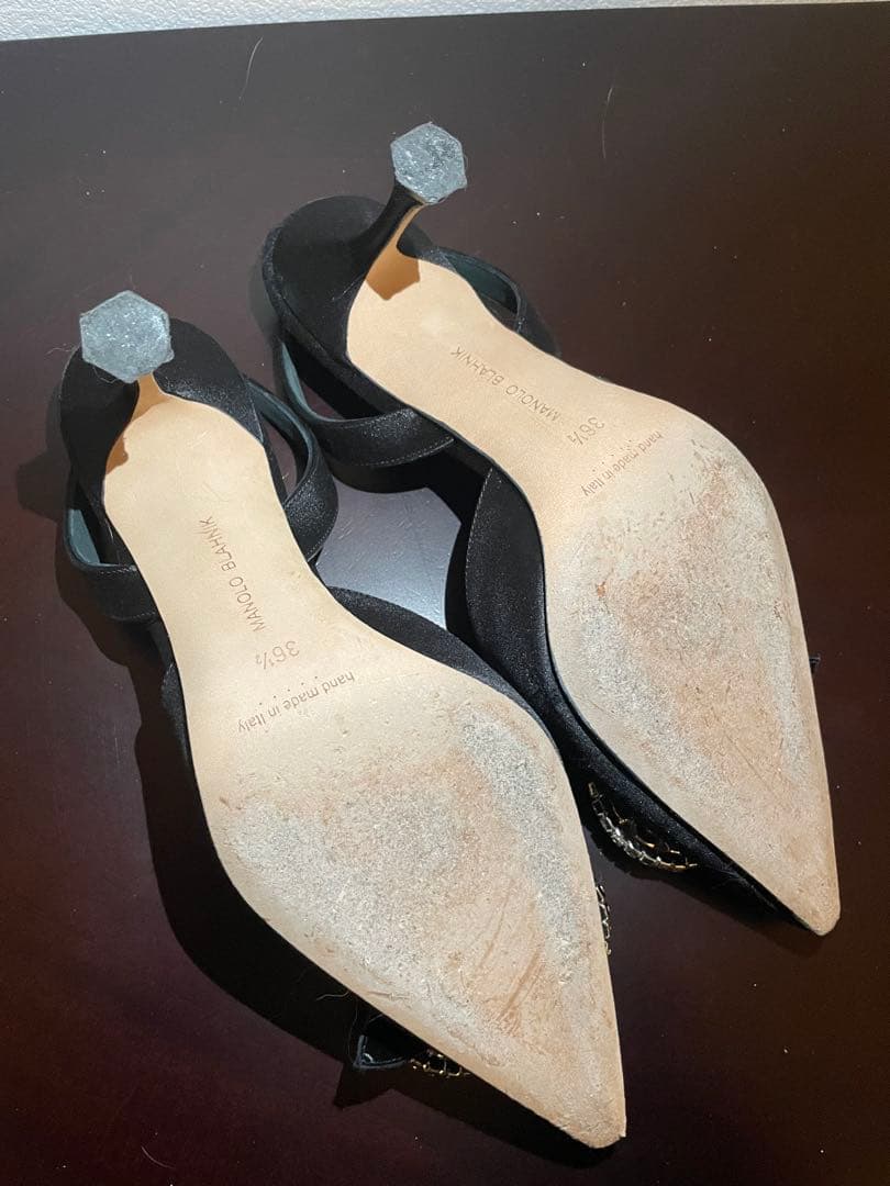 Manolo Blahnik ブラックパンプス クリスタル装飾