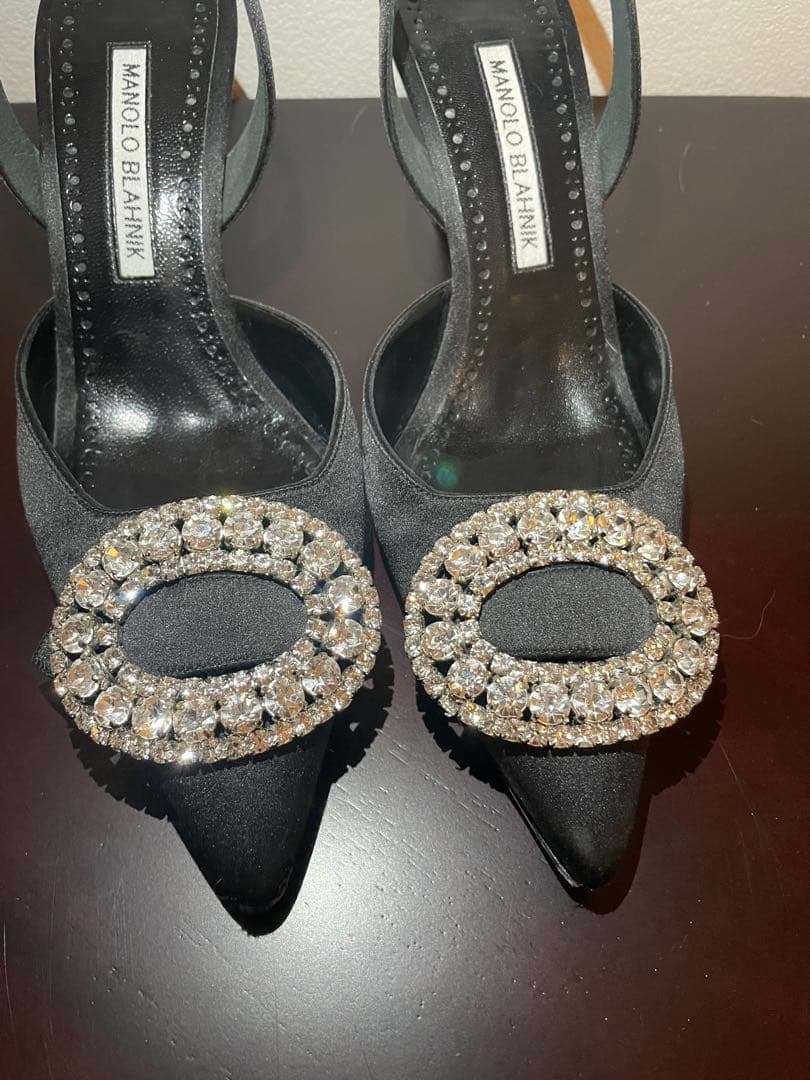 Manolo Blahnik ブラックパンプス クリスタル装飾
