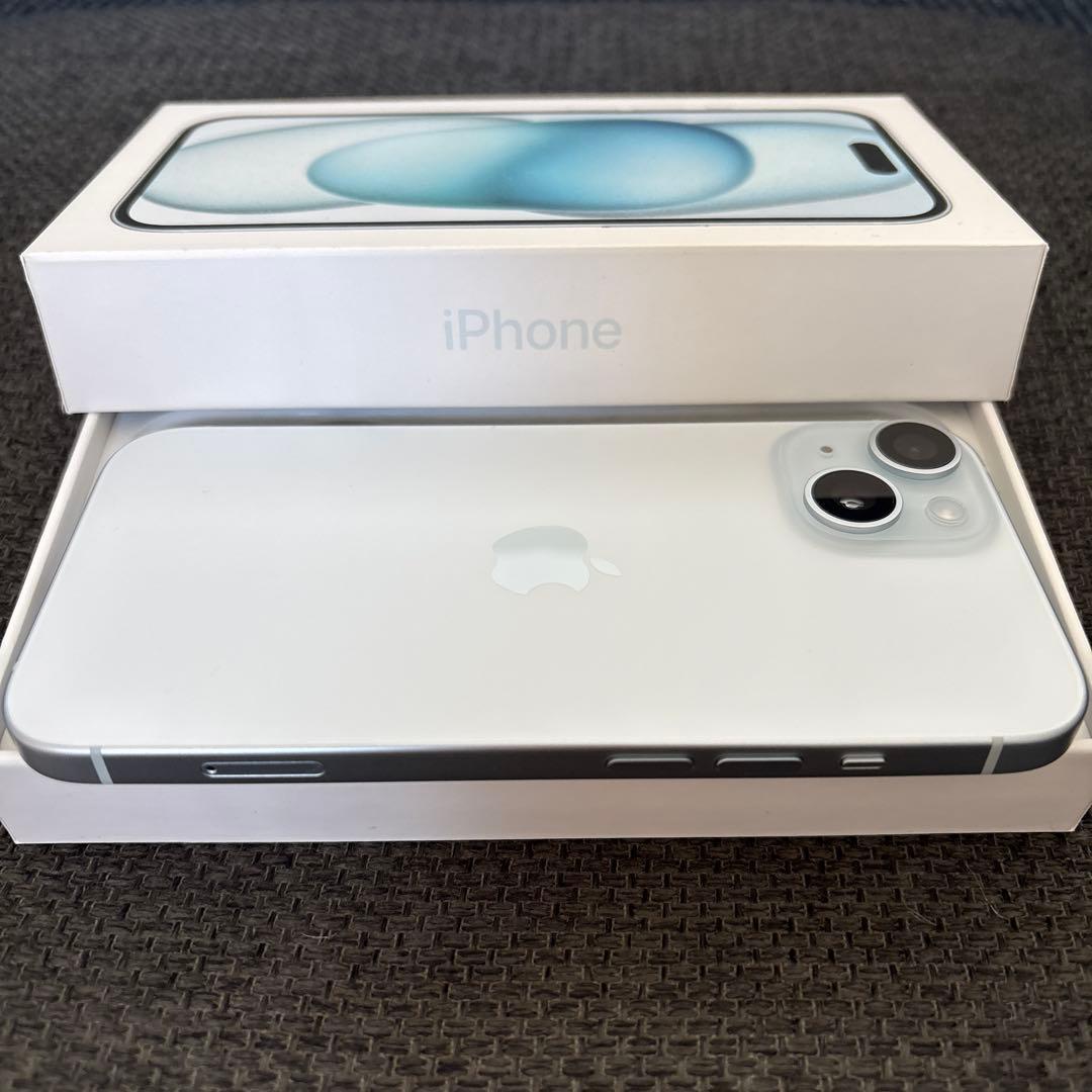 【新品同様】iPhone15 ブルー（ホワイト系）　手帳カバーセット