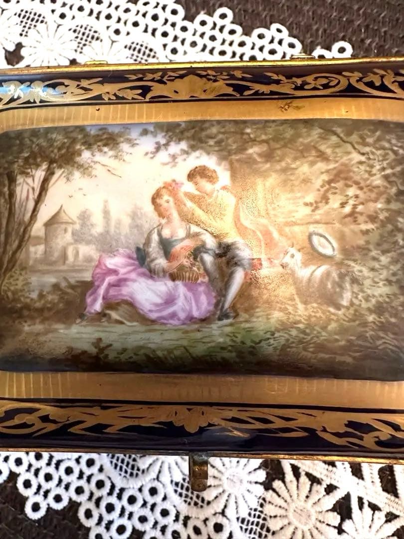 アンティーク　セーブル小物入れ