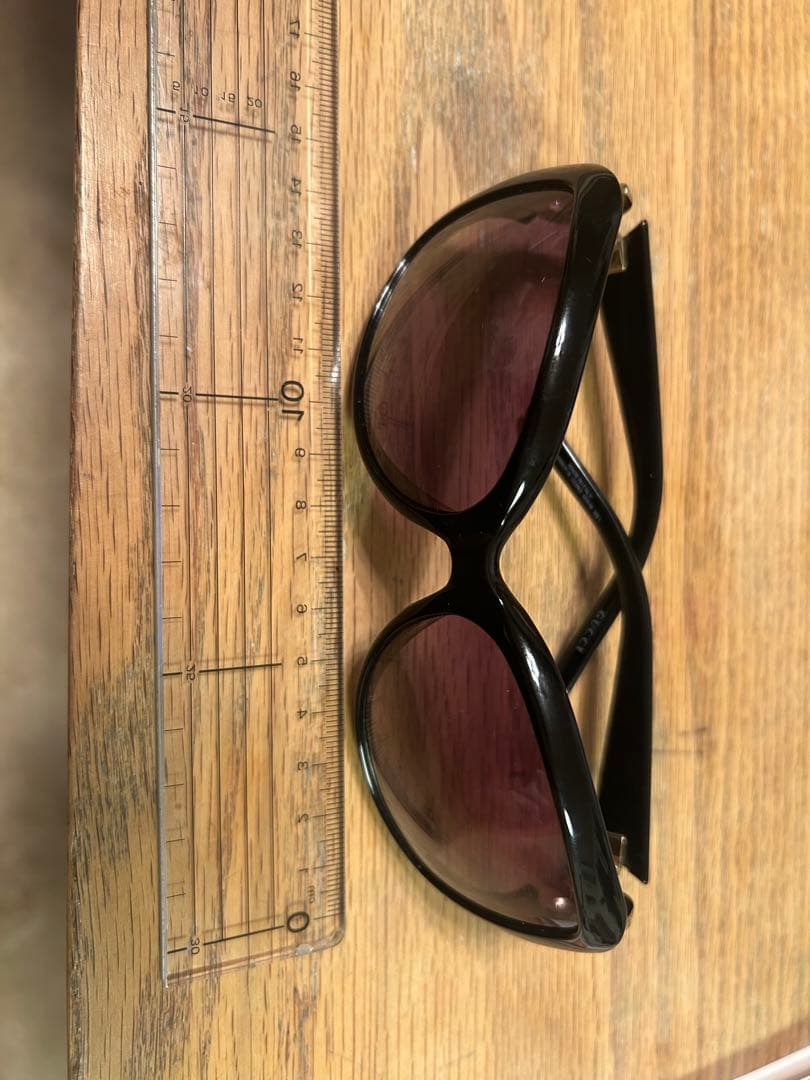 GUCCI ブラックサングラス クリスタル装飾