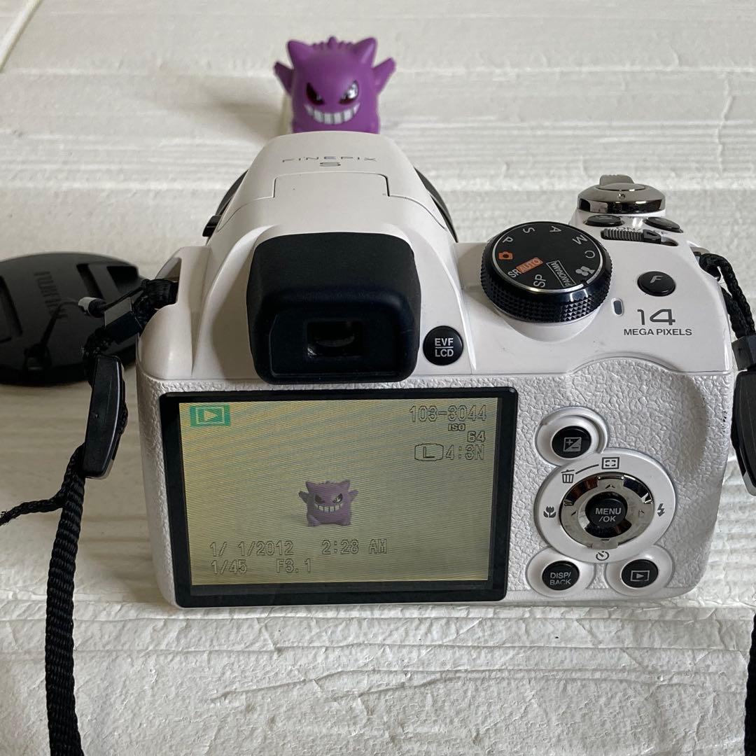 FUJIFLIM Finepix S4500 デジカメ 白 コンデジ 動作品