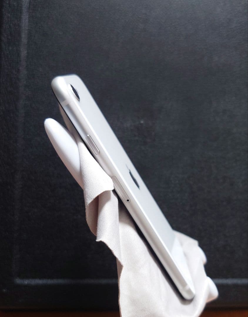 Apple iPhone SE (第2世代) 本体ホワイト