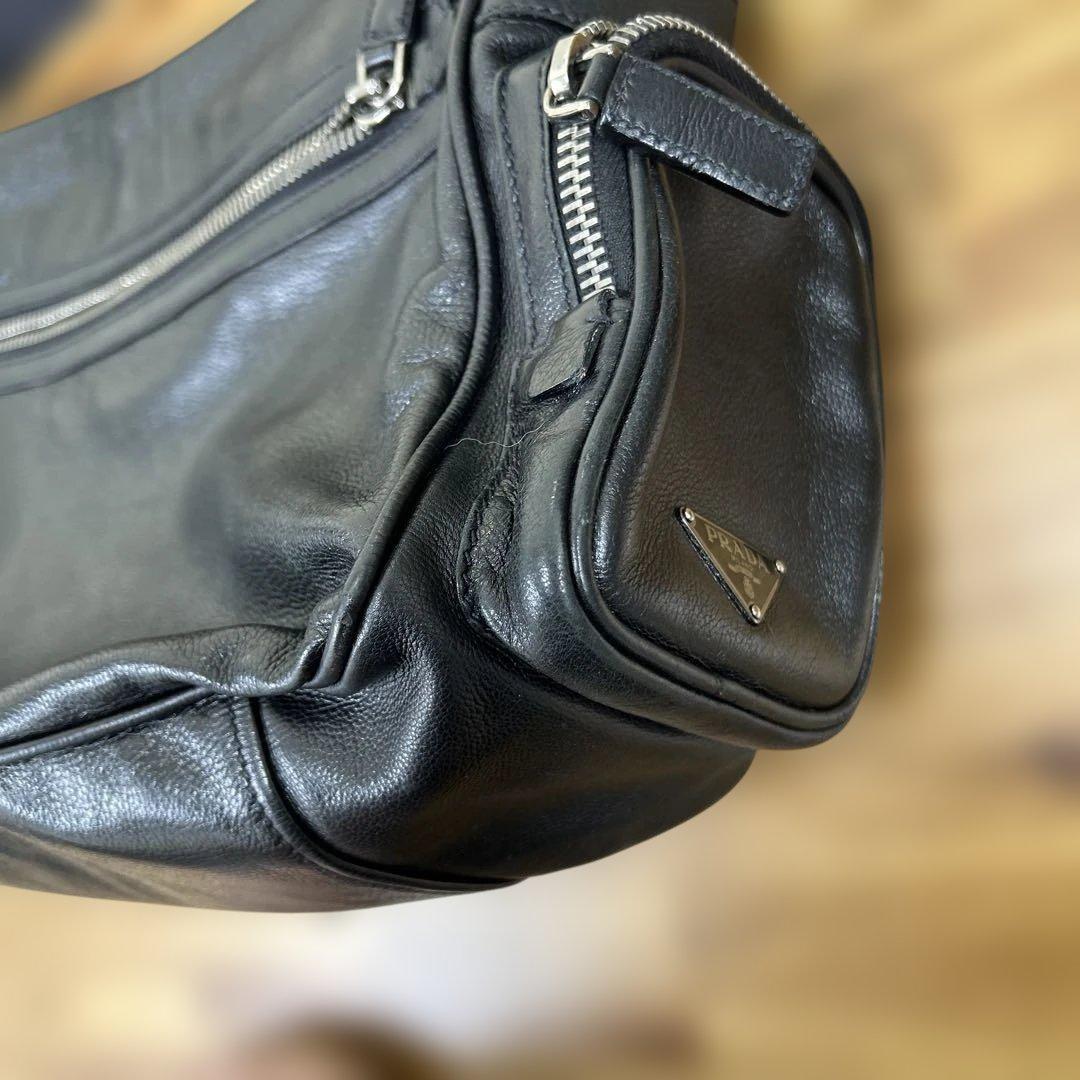 希少　プラダ　PRADA ブラック メッセンジャーバッグ　バッファロー革　黒