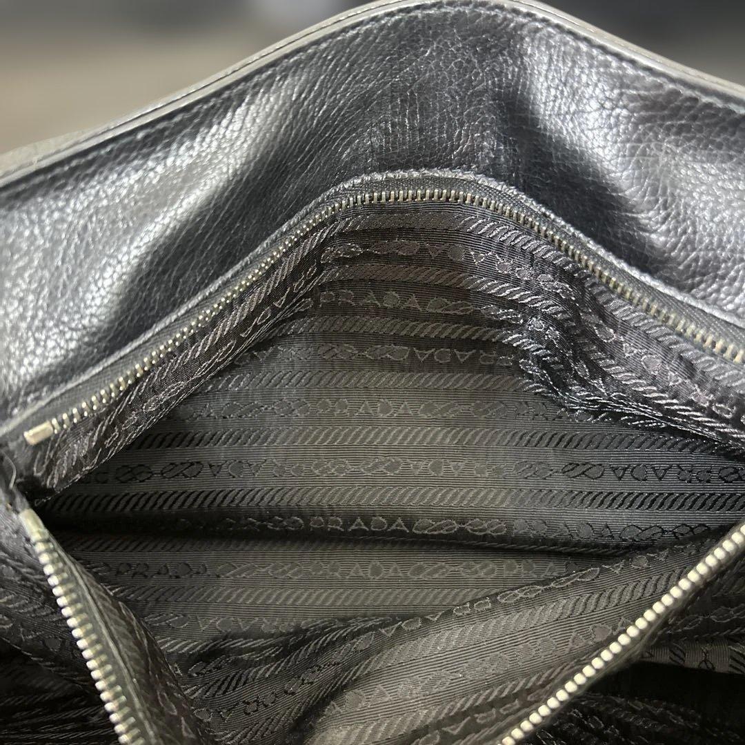 希少　プラダ　PRADA ブラック メッセンジャーバッグ　バッファロー革　黒