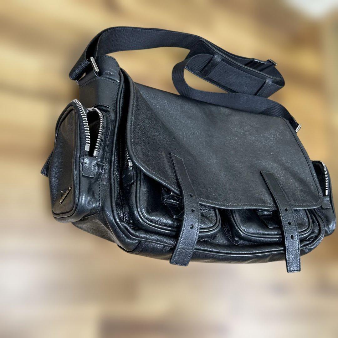 希少　プラダ　PRADA ブラック メッセンジャーバッグ　バッファロー革　黒