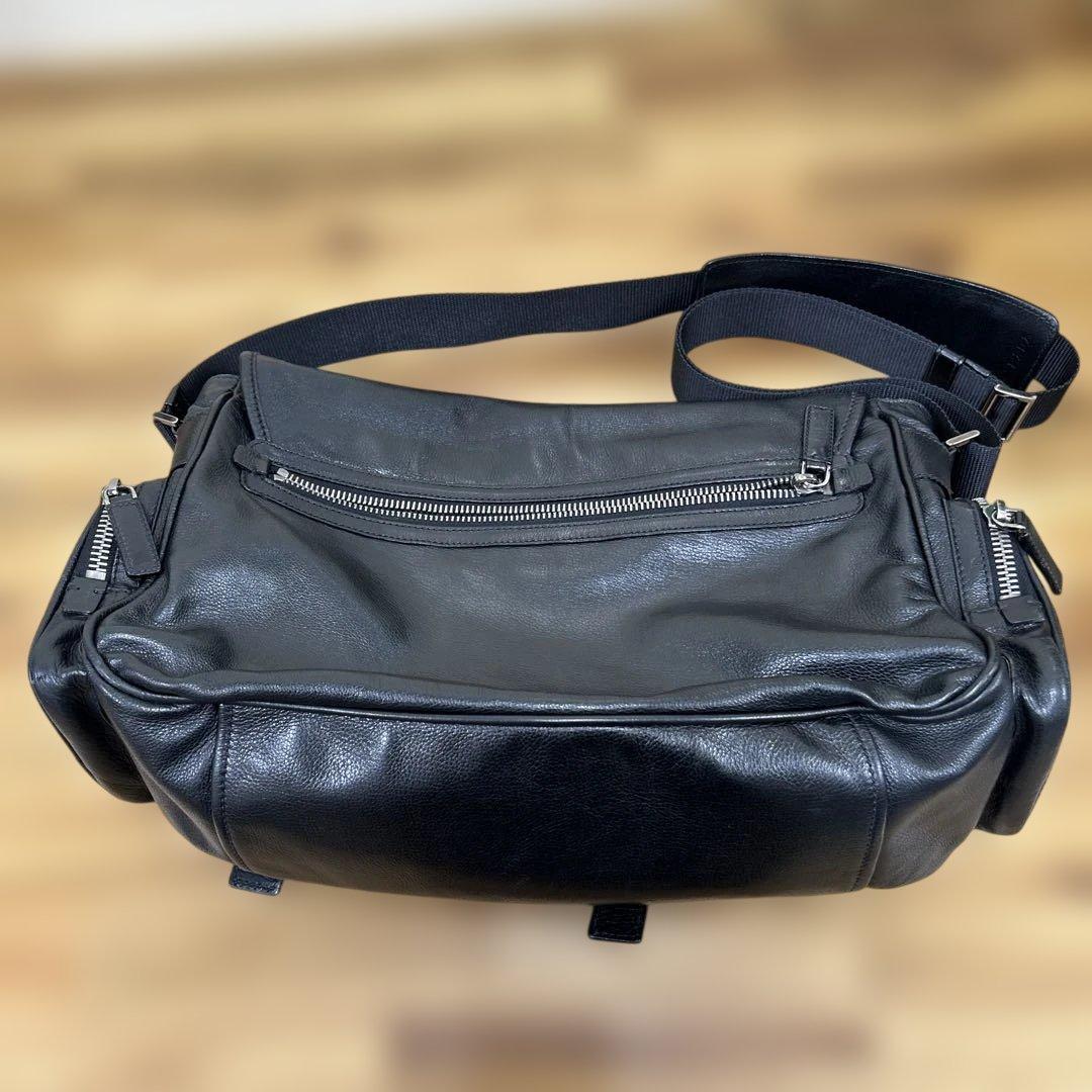 希少　プラダ　PRADA ブラック メッセンジャーバッグ　バッファロー革　黒
