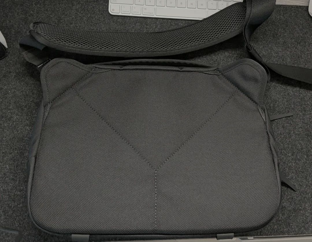 バッグ BLACKEMBER GRIP SLING